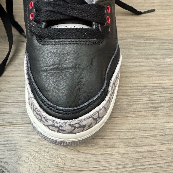Boys Air Jordan 3 Retro "Black
Cement" - Picture 2 of 9